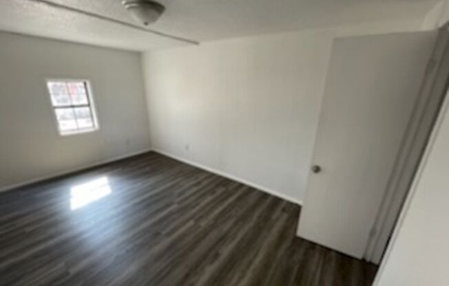 2 beds, 1 bath, $895, Unit 3113 NW 1st #A