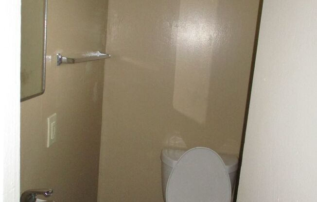 2 beds, 1.5 baths, 932 sqft, $1,775, Unit 26-Unit 4