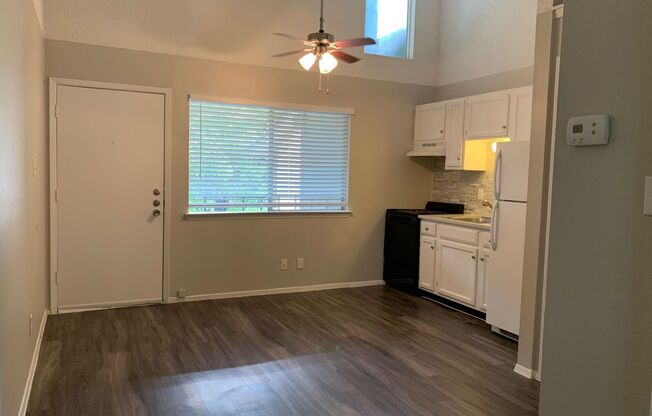 1 bed, 1 bath, 595 sqft, $1,260, Unit 4520-202