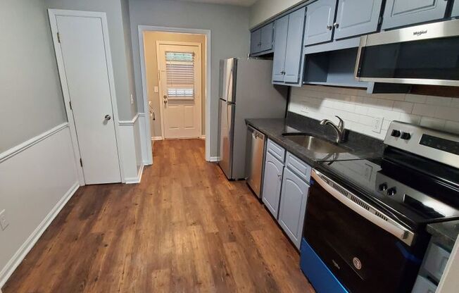 2 beds, 1 bath, $1,200