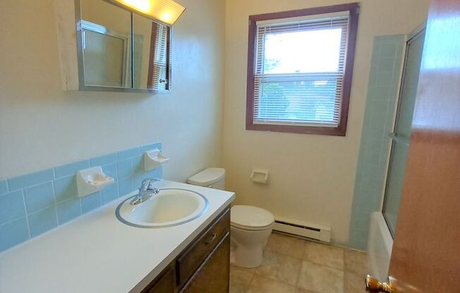 2 beds, 1 bath, 903 sqft, $1,240, Unit O-3