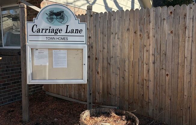 2 Bedroom 1 Bath Townhome - Lakewood!