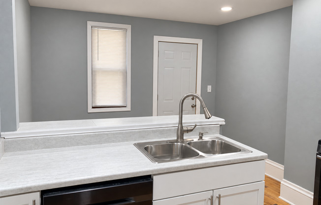Spacious 4 Bedroom 2 Bathroom Home in Minneapolis!