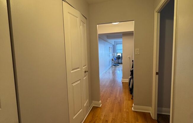 2 beds, 1 bath, 1,200 sqft, $3,275, Unit 418-1105