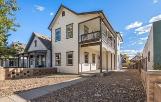 Spacious 4 Bedroom House in Santa Fe Art District