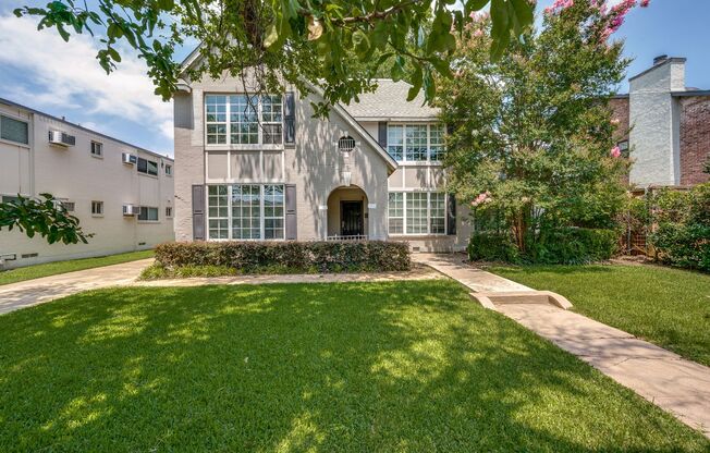 3912 Rawlins Street