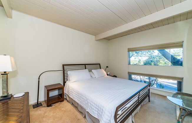 FURNISHED 2-BEDROOM TERRELL HEIGHTS CONDO