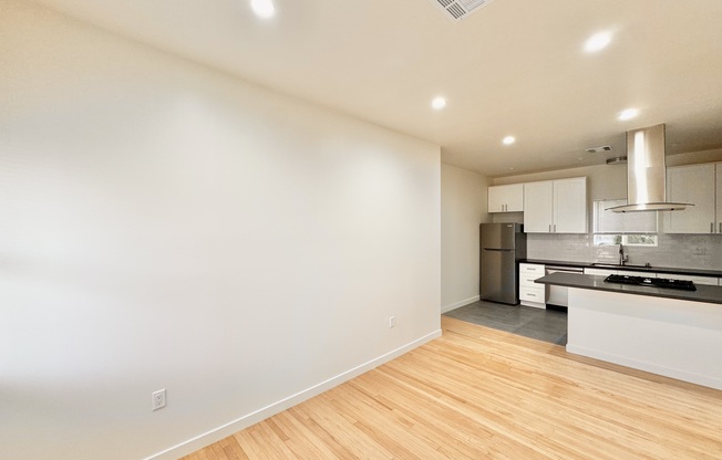 518 3/4 N MARIPOSA AVE