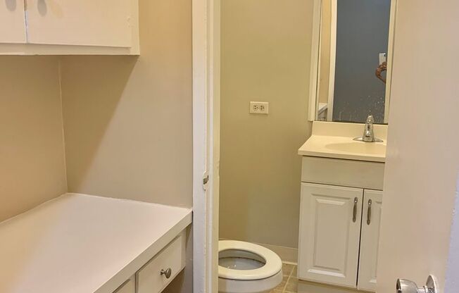 Studio, 1 bath, 450 sqft, $1,395, Unit 301