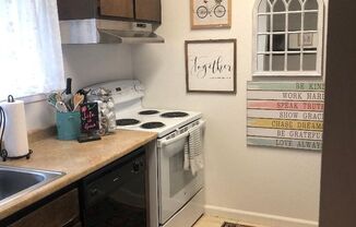 2 beds, 1 bath, 840 sqft, $2,195