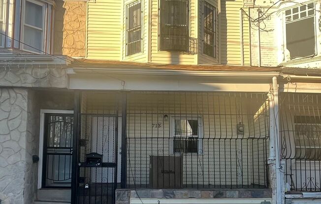 Beautiful 2 Bed/1.5 Bath House in North Camden!