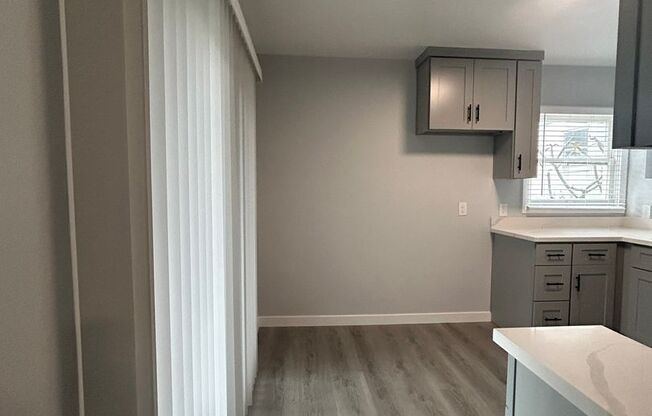 2 beds, 1 bath, 950 sqft, $3,850, Unit Unit A