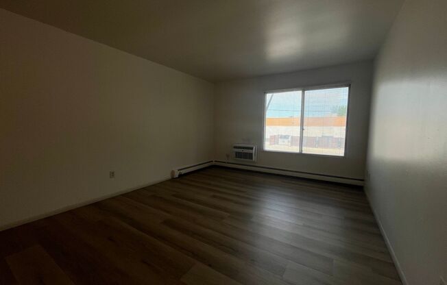 1 bed, 1 bath, $1,095, Unit 36