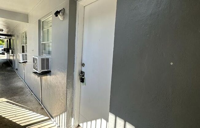 3 beds, 1 bath, 880 sqft, $2,300, Unit 5200-9