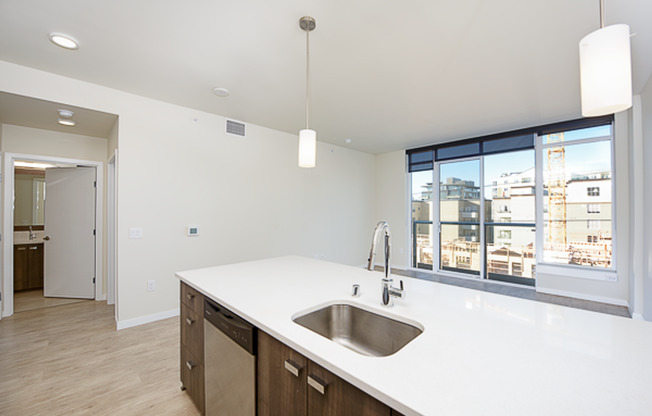 1 bed, 1 bath, 718 sqft, $3,599, Unit 909