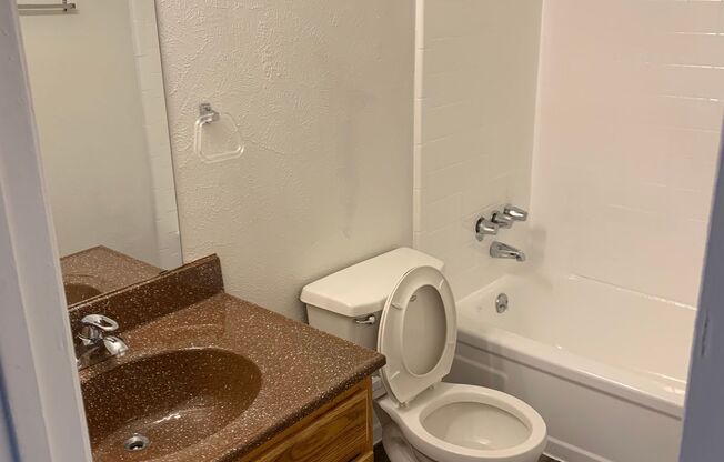 2 beds, 1.5 baths, $1,150, Unit 2053