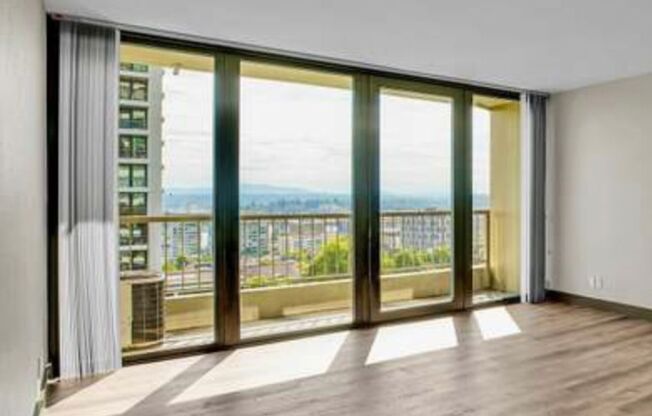 Harrison West Condos - 1 bed/1 bath w/balcony/parking/free laundry/pool (DOWNTOWN/PSU/OHSU)
