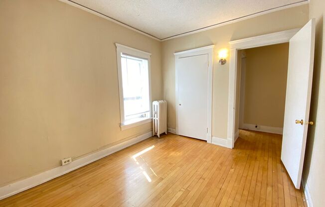 1 bed, 1 bath, $1,095, Unit 10