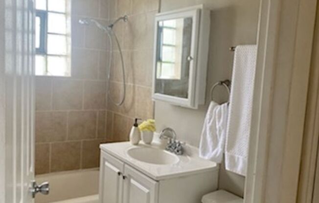 2 beds, 1 bath, $1,550, Unit 440-16