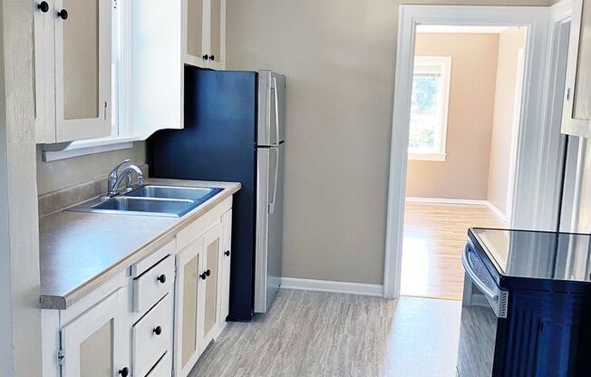 Beautiful Craftsman 5 bed 1 bath home with fully fenced yard