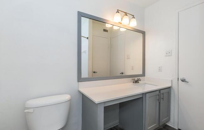 2 beds, 2 baths, 976 sqft, $1,300