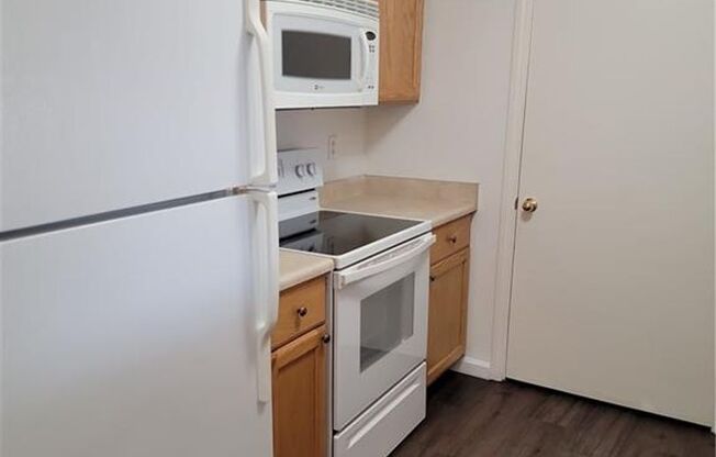 2 beds, 2 baths, $1,495, Unit Building 18