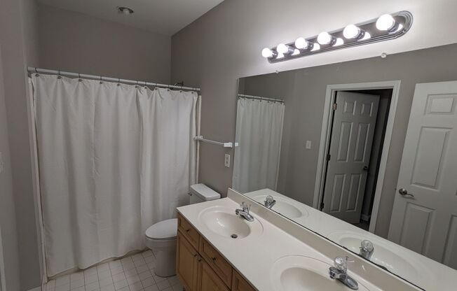 2 beds, 2 baths, $1,600