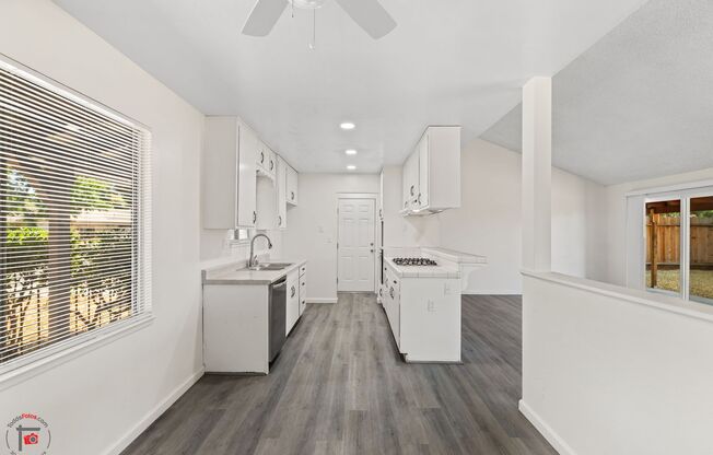 2904 Hagen Way Modesto, CA 95355