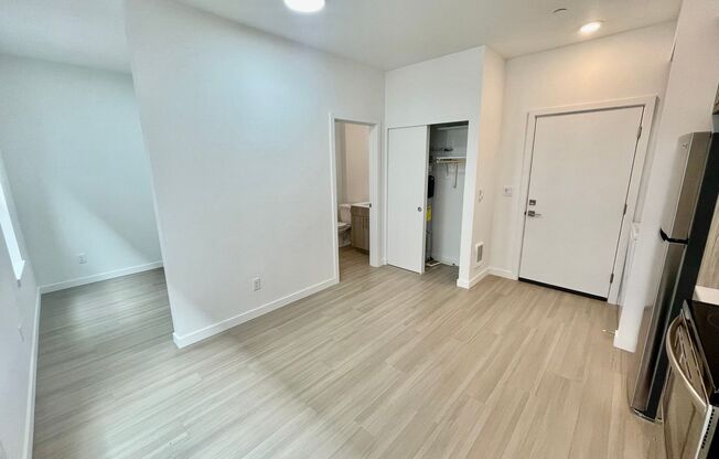 Studio, 1 bath, 326 sqft, $1,175, Unit 8