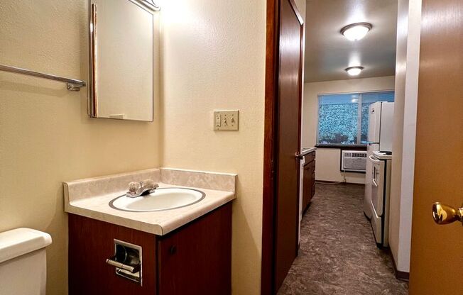 1 bed, 1 bath, 600 sqft, $925, Unit I