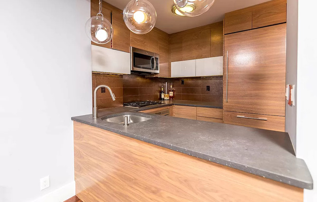 1 bed, 1 bath, 670 sqft, $5,575, Unit U11D