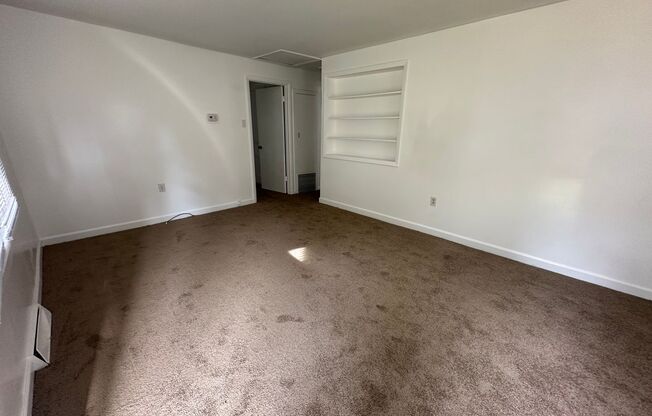 2 beds, 1 bath, $1,095