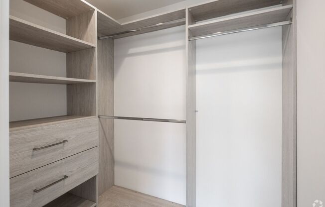 3 beds, 3 baths, 1,412 sqft, $5,480, Unit 307