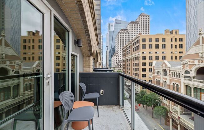 2 beds, 1 bath, 950 sqft, $2,400, Unit 308