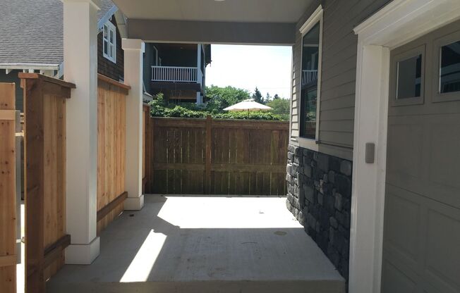 Charming 1Bd + 1Ba in Sellwood with A/C and 90 Walk Score! Additional Dwelling unit.
