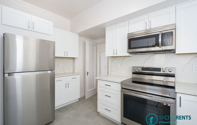 Russian Hill: Remodeled 9th Floor Apartment w/ Views, FREE Utilities & Laundry Onsite