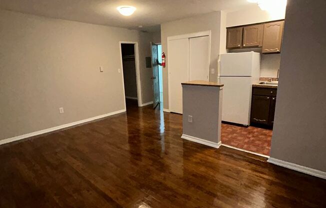 Studio, 1 bath, $1,200, Unit 2030 Riverside C-3