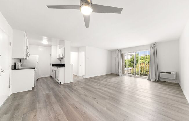 1 bed, 1 bath, 670 sqft, $2,300, Unit 220