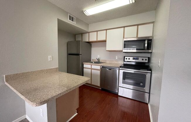 AVAILABLE ON JULY 1ST. BEAUTIFUL 1/1 CONDO AT VILLAS DEL SOL.