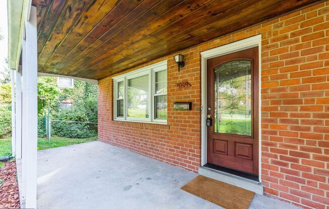 Absolutely Gorgeous Rambler in Great Location!