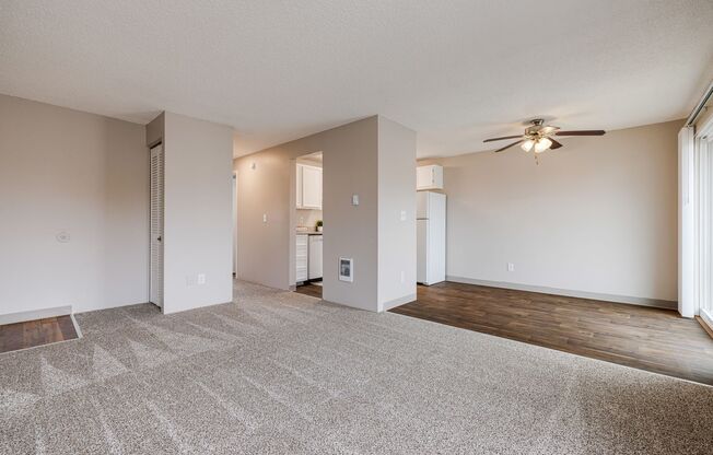 2 beds, 1 bath, 735 sqft, $1,545, Unit 07