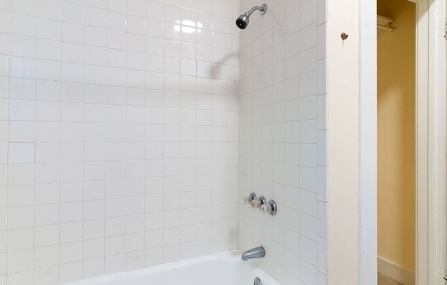 Studio, 1 bath, 320 sqft, $1,595, Unit 07