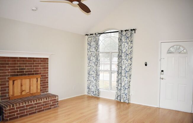 Lovely 3-2-2 in Ft. Worth in Desirable Location!