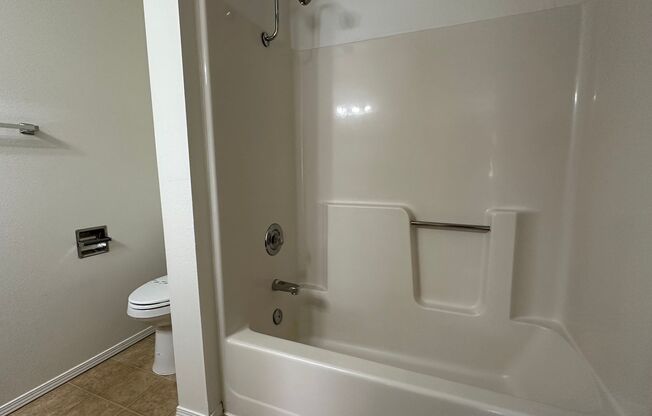 2 beds, 1 bath, 840 sqft, $1,295, Unit 74