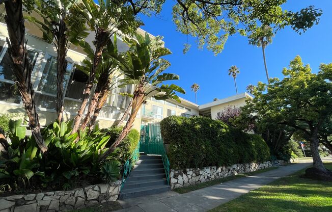 Washington Apartments...Prime Westside Location! CALL NOW!