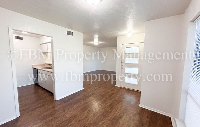 2 beds, 1 bath, $1,025, Unit 121