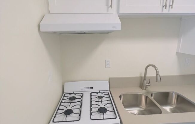 1 bed, 1 bath, $990, Unit 166