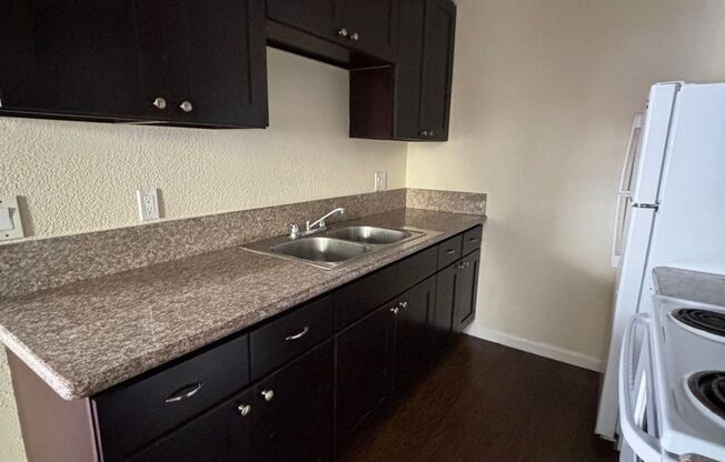 3 beds, 2 baths, 1,050 sqft, $2,775, Unit 2573-08