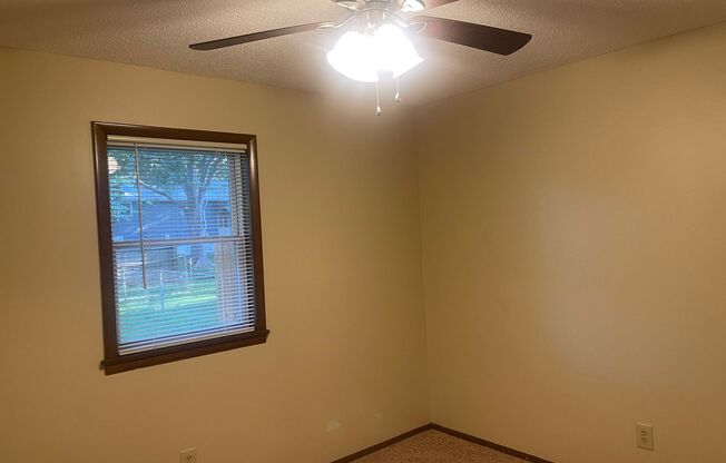 3 beds, 2 baths, $1,250