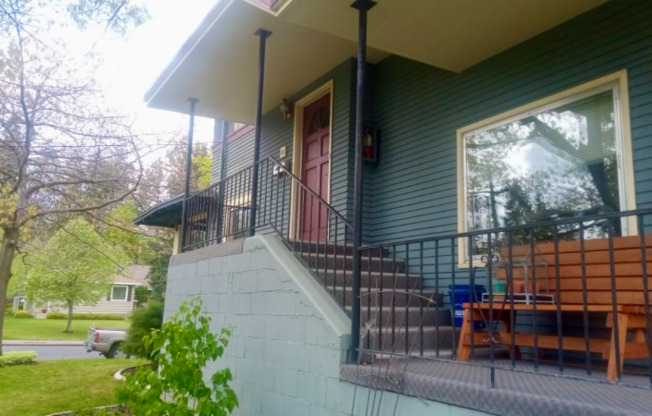 3 E 13 AVE
